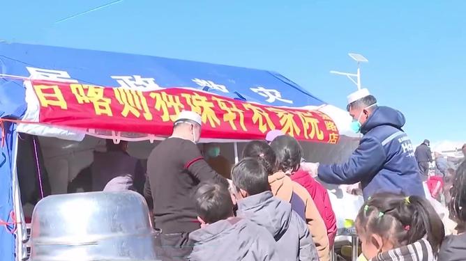 餐館老板帶15只羊100只雞去震區(qū)做飯