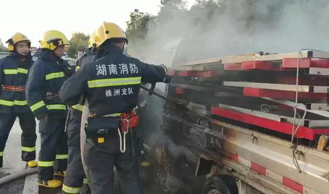 湖南株洲一公園起火