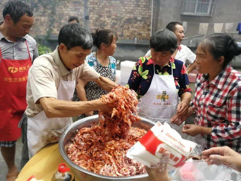 新奧集團(tuán)門戶系統(tǒng)登錄,村民自發(fā)前來(lái)為救援隊(duì)義務(wù)做飯