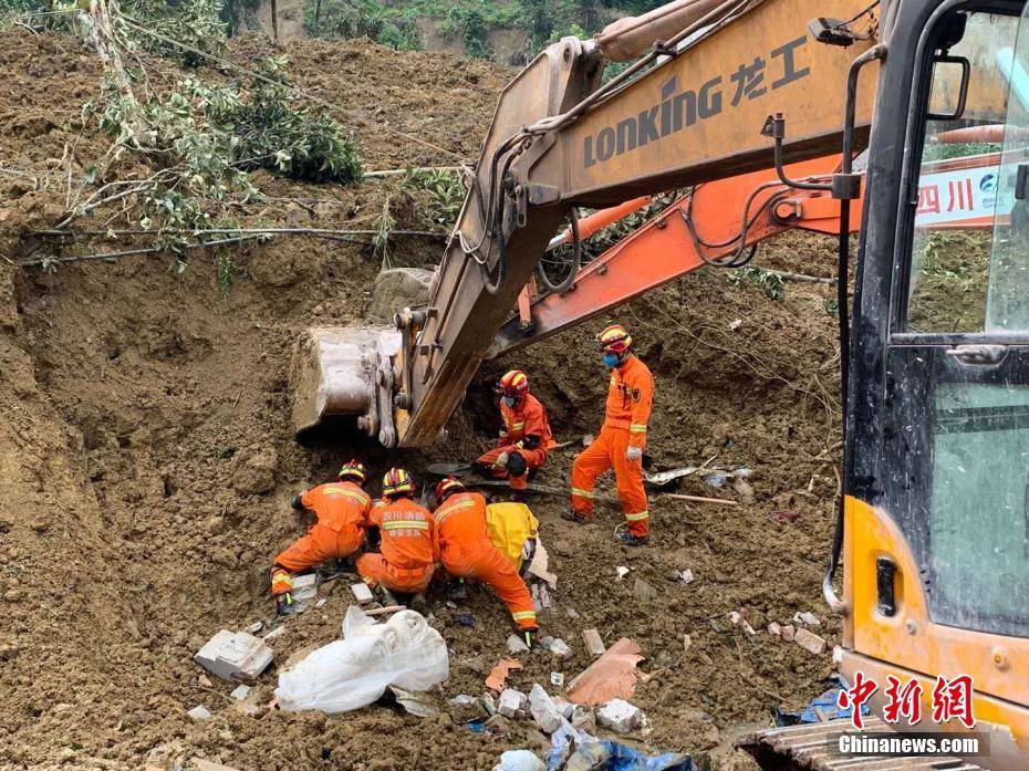 新奧門資料大全免費,四川山體滑坡親歷者：家里有3人被埋