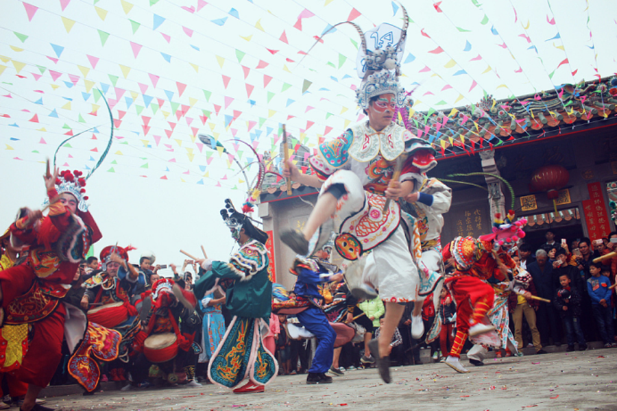 天機(jī)泄密澳門資料網(wǎng)址,潮汕女子英歌隊(duì)現(xiàn)場(chǎng)震撼