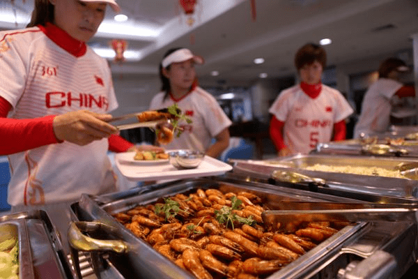 北京國家奧體中心體育場,官方回應(yīng)食堂給學(xué)生吃“狗食桶剩菜”